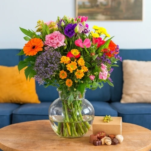 Boeket bonte bloemen + 150 gram bonbons