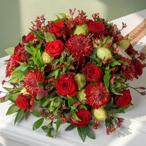 Rouwstuk rond rood - groen