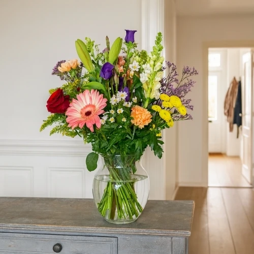 Seizoensboeket bont met gratis glazen vaas